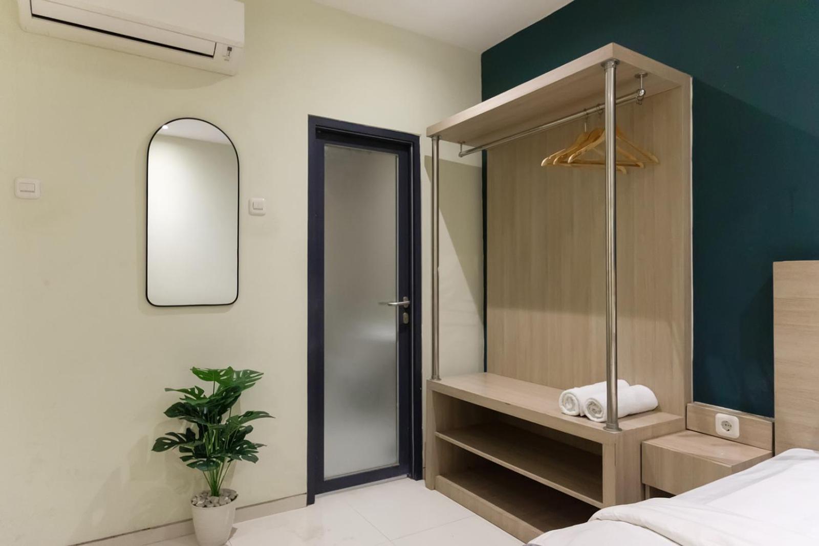 Mono Coliving Kencana, Surabaya Hotel Ngoại thất bức ảnh