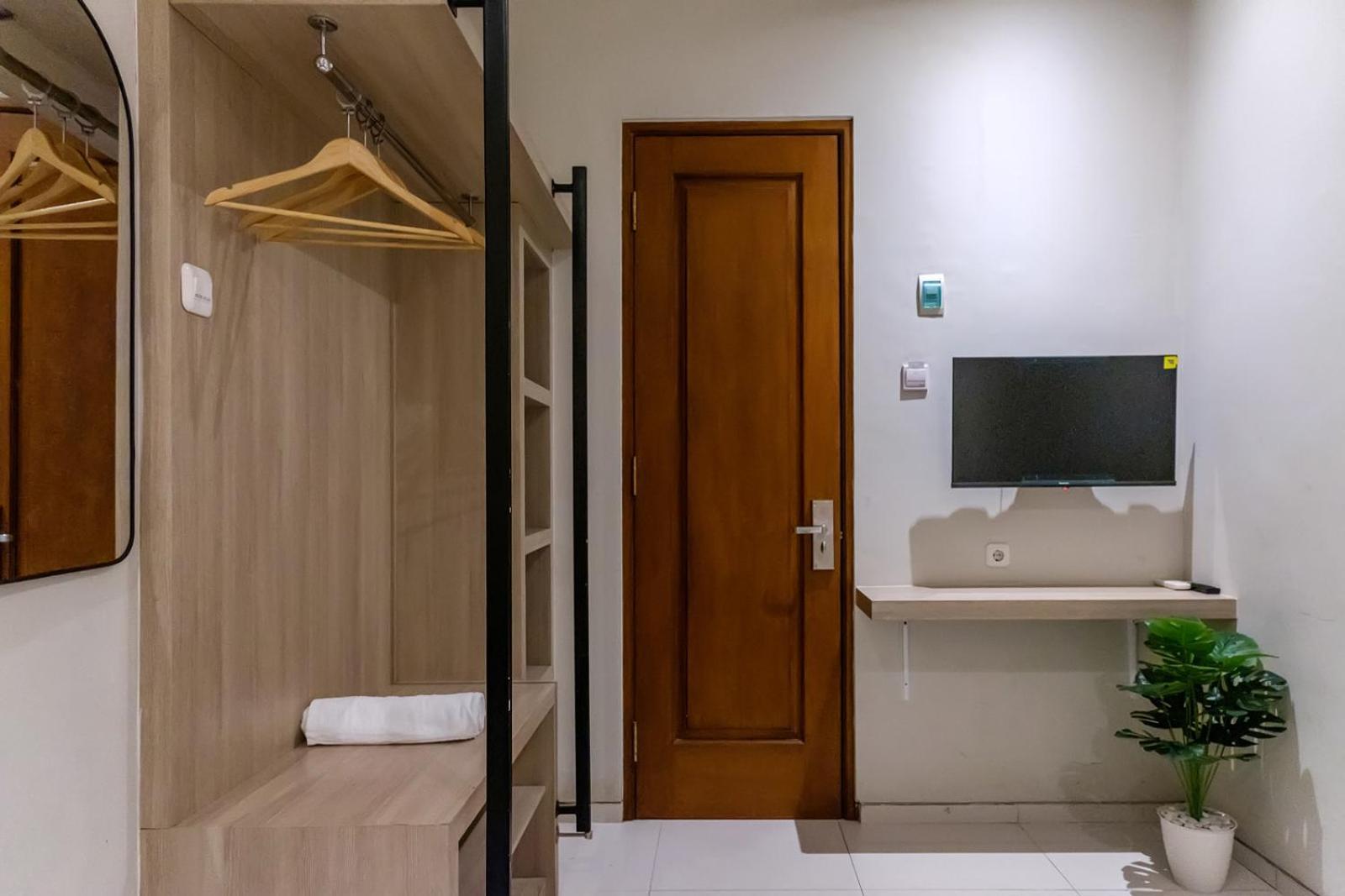 Mono Coliving Kencana, Surabaya Hotel Ngoại thất bức ảnh